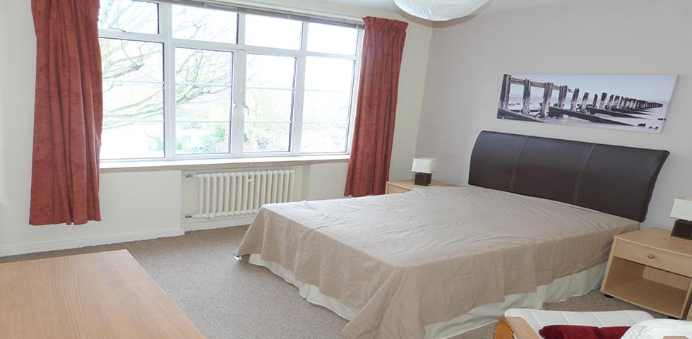 			HEATING  and HOT WATER INCLUDED, 3 Bedroom, 1 bath, 1 reception Flat			 Willesden Lane, KILBURN/BRONDESBURY CONSERVATION AREA